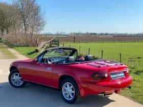 Mazda MX-5 (1991) thumbnail 4