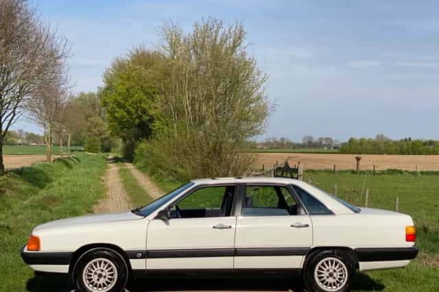 Audi 100 (1986) thumbnail 2