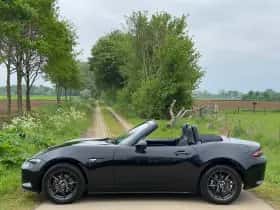 Mazda MX-5 (2015) thumbnail 2