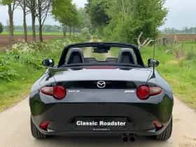 Mazda MX-5 (2015) thumbnail 4