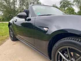 Mazda MX-5 (2015) thumbnail 32