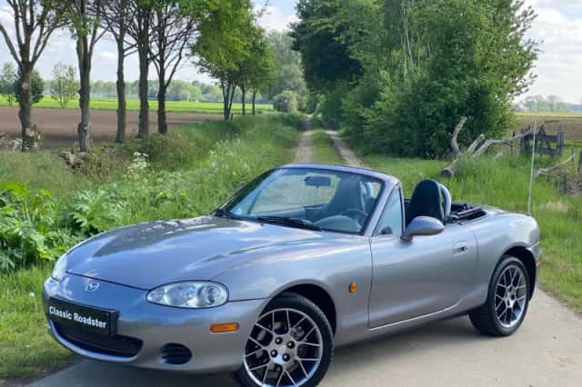 Mazda MX-5 (2004) thumbnail 1