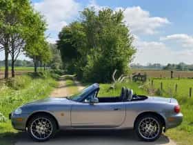 Mazda MX-5 (2004) thumbnail 2