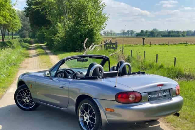 Mazda MX-5 (2004) thumbnail 3