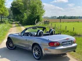 Mazda MX-5 (2004) thumbnail 3