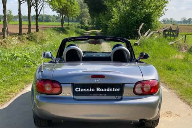 Mazda MX-5 (2004) thumbnail 4