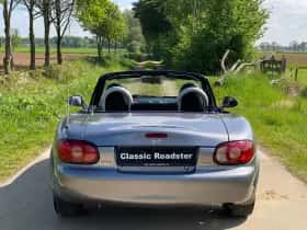 Mazda MX-5 (2004) thumbnail 4