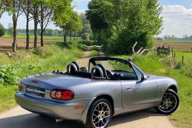 Mazda MX-5 (2004) thumbnail 5