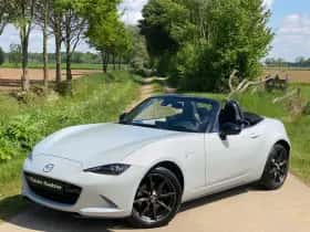 Mazda MX-5 (2015) thumbnail 1