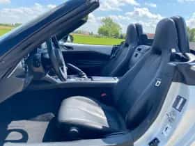 Mazda MX-5 (2015) thumbnail 11