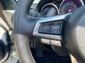 Mazda MX-5 (2015) thumbnail 15