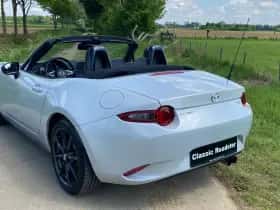 Mazda MX-5 (2015) thumbnail 41
