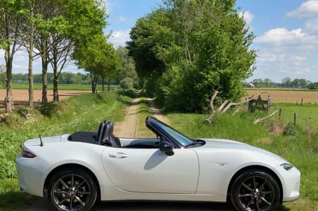 Mazda MX-5 (2015) thumbnail 6