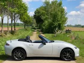 Mazda MX-5 (2015) thumbnail 6
