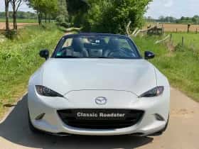 Mazda MX-5 (2015) thumbnail 8