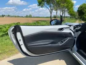 Mazda MX-5 (2015) thumbnail 9