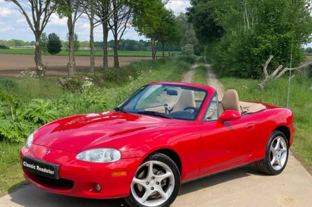 Mazda Miata Mx5 (2001) thumbnail 1