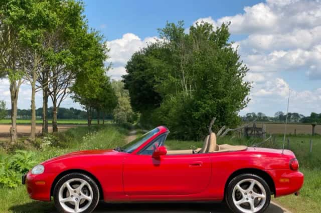 Mazda Miata Mx5 (2001) thumbnail 2
