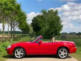 Mazda Miata Mx5 (2001) thumbnail 2