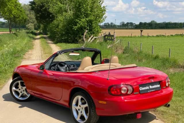 Mazda Miata Mx5 (2001) thumbnail 3