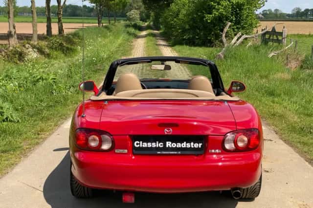 Mazda Miata Mx5 (2001) thumbnail 4