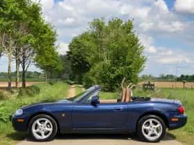 Mazda MX-5 (2001) thumbnail 2