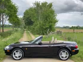 Mazda MX-5 (2005) thumbnail 2