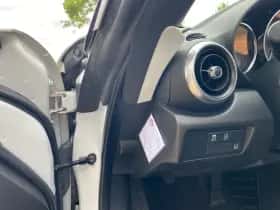 Mazda MX-5 (2015) thumbnail 12