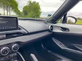 Mazda MX-5 (2015) thumbnail 24