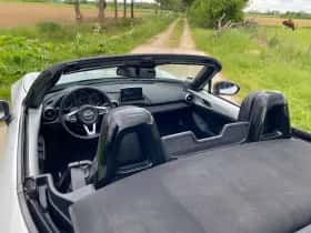 Mazda MX-5 (2015) thumbnail 26