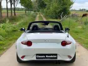 Mazda MX-5 (2015) thumbnail 4