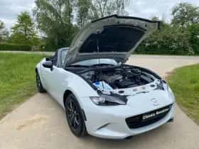 Mazda MX-5 (2015) thumbnail 36