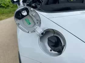 Mazda MX-5 (2015) thumbnail 42
