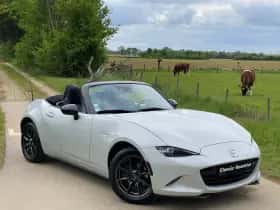 Mazda MX-5 (2015) thumbnail 7