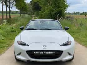 Mazda MX-5 (2015) thumbnail 8