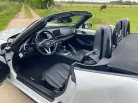 Mazda MX-5 (2015) thumbnail 10