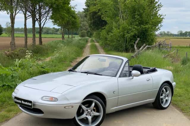 Mazda MX-5 (1997) thumbnail 2