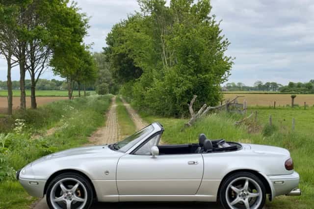 Mazda MX-5 (1997) thumbnail 3