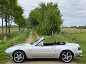 Mazda MX-5 (1997) thumbnail 3