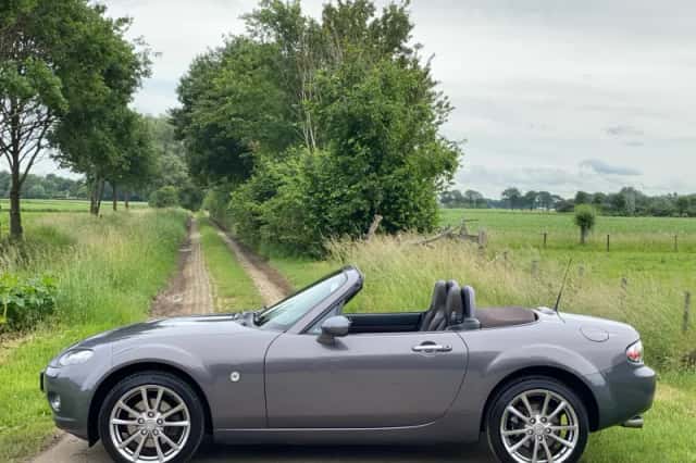 Mazda MX-5 (2009) thumbnail 2