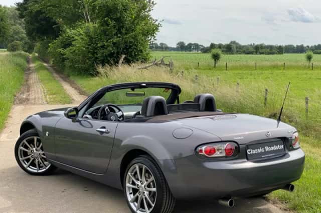 Mazda MX-5 (2009) thumbnail 3