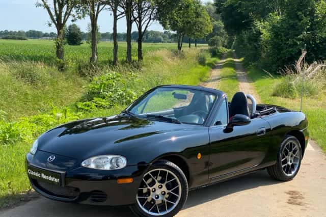 Mazda MX-5 (2004) thumbnail 1