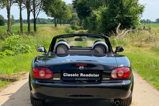 Mazda MX-5 (2004) thumbnail 4