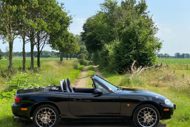Mazda MX-5 (2004) thumbnail 6