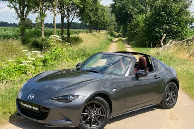 Mazda MX-5 (2017) thumbnail 1