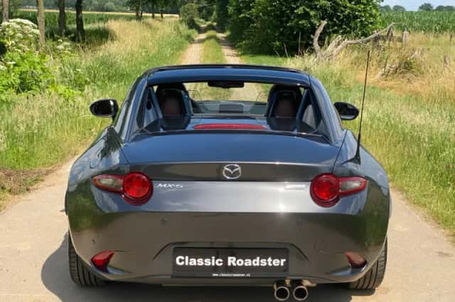 Mazda MX-5 (2017) thumbnail 4