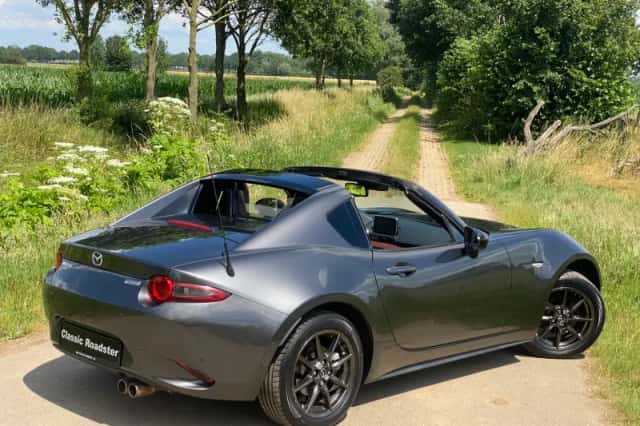 Mazda MX-5 (2017) thumbnail 5