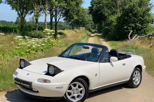 Mazda MX-5 (1996) thumbnail 1