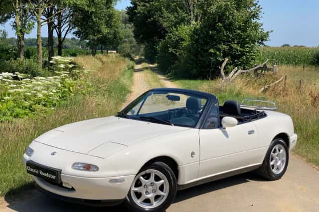 Mazda MX-5 (1996) thumbnail 2