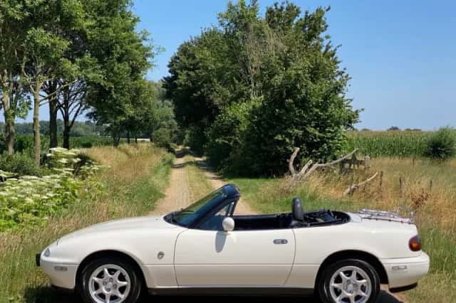 Mazda MX-5 (1996) thumbnail 3